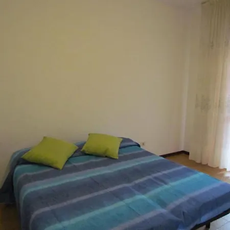 Intimate In A Modern Διαμέρισμα