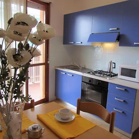 Intimate In A Modern * Μπιμπιόνε